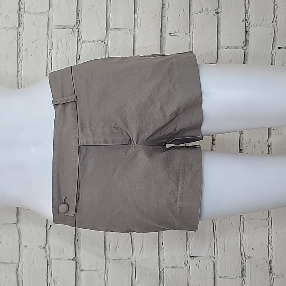 Banana Republic Mid Rise Cotton Blend Twill Flat Front Chino Short in Tan/Khaki